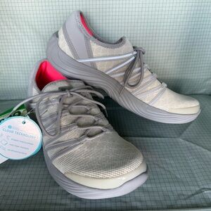 Bzees lace up runner, new, never worn